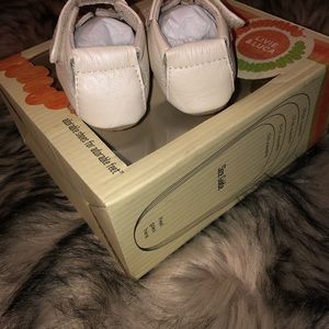 LIVIE & LUCA MOLLY WHITE PEARL 0-6 rabbit shoes